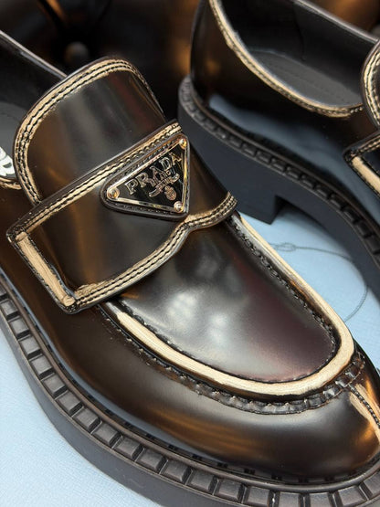 Logo-Plaque Loafer