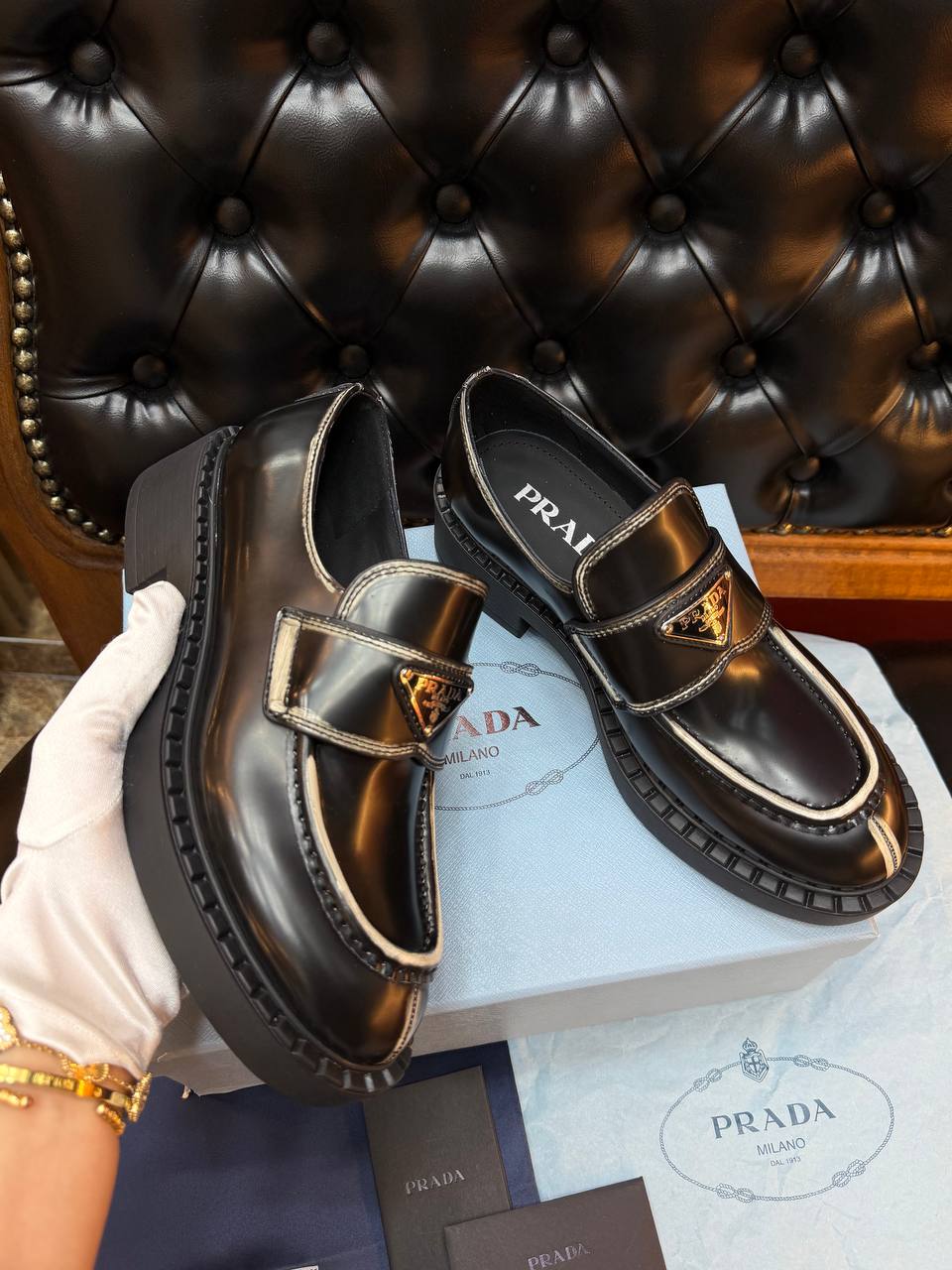 Logo-Plaque Loafer