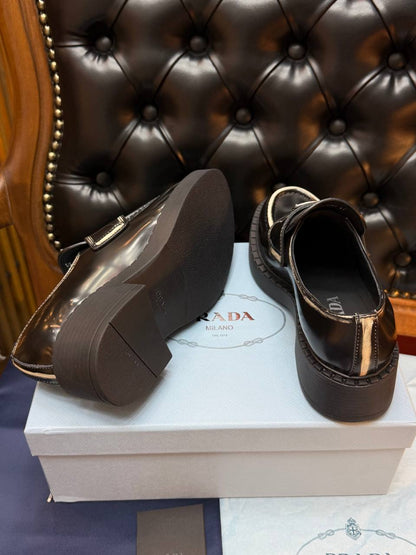 Logo-Plaque Loafer