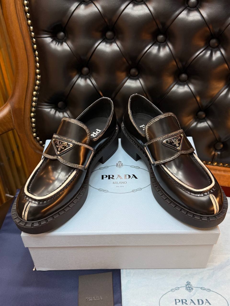 Logo-Plaque Loafer