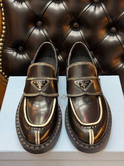 Logo-Plaque Loafer