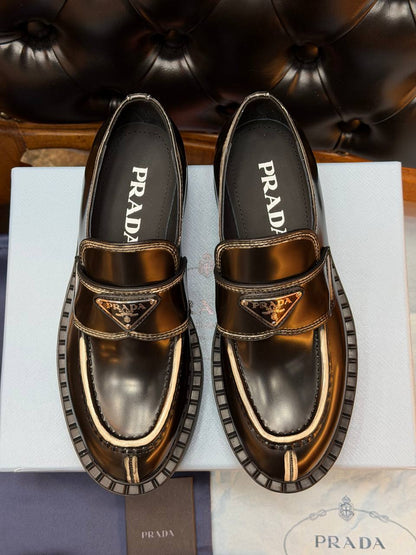 Logo-Plaque Loafer