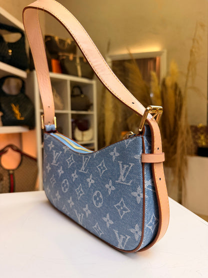 Liv Pochette Monogram Sky Blue Denim