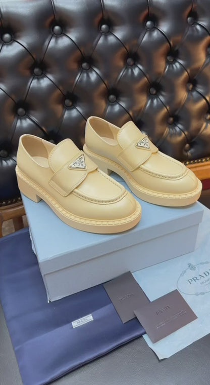 Logo-Plaque Loafer