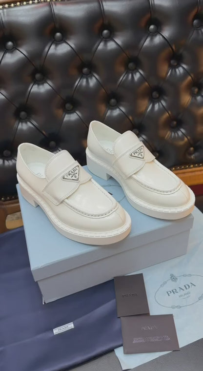 Logo-Plaque Loafer