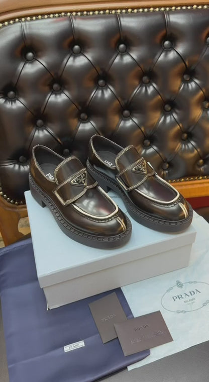 Logo-Plaque Loafer